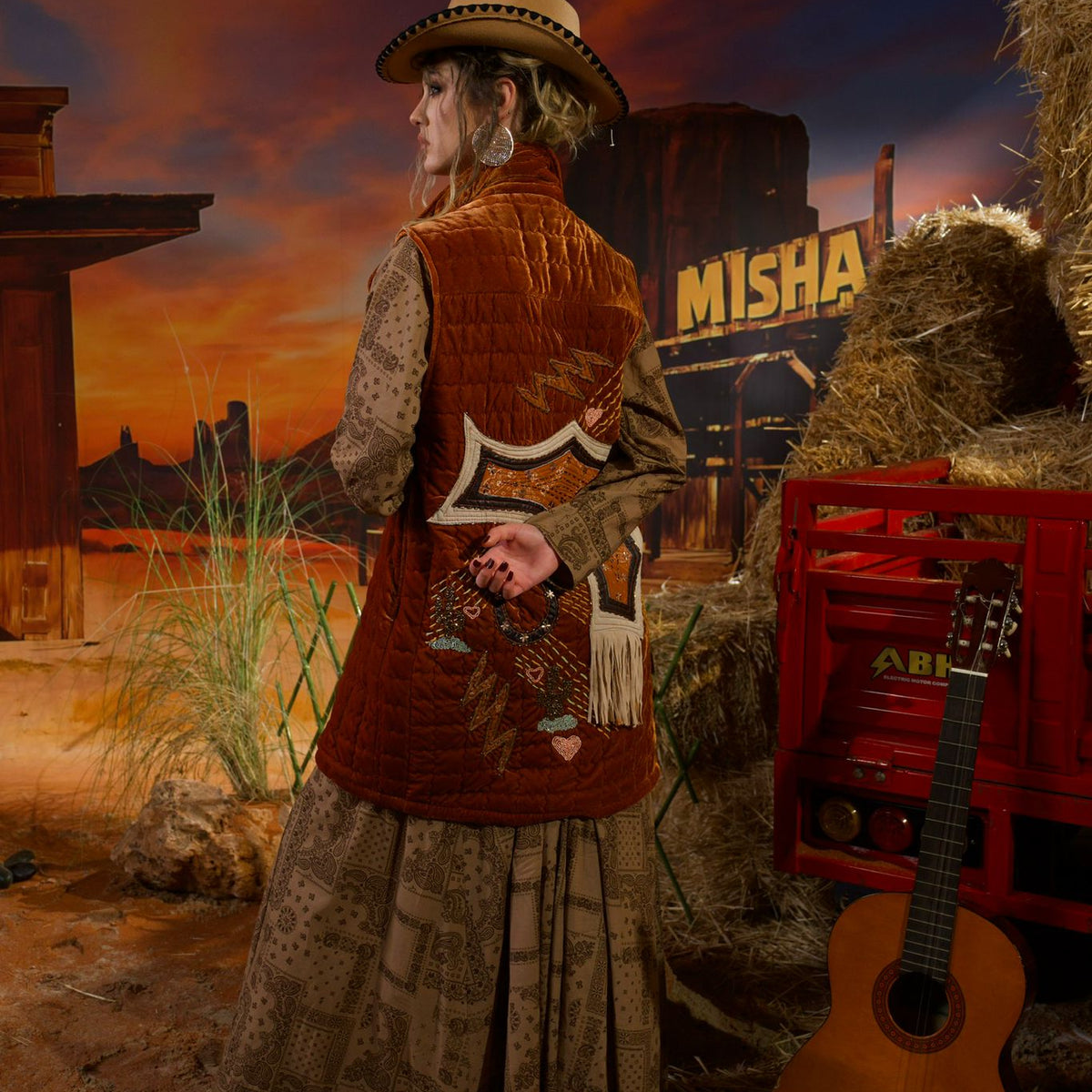 Solaris embroidery vest ( Brown )