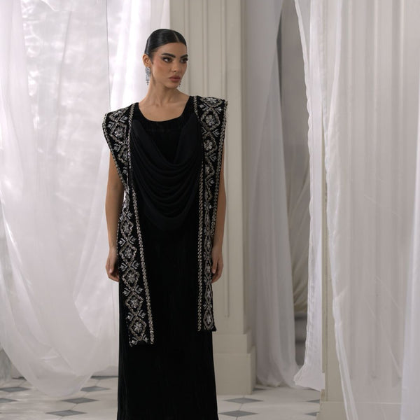 Draped Majesty - Black