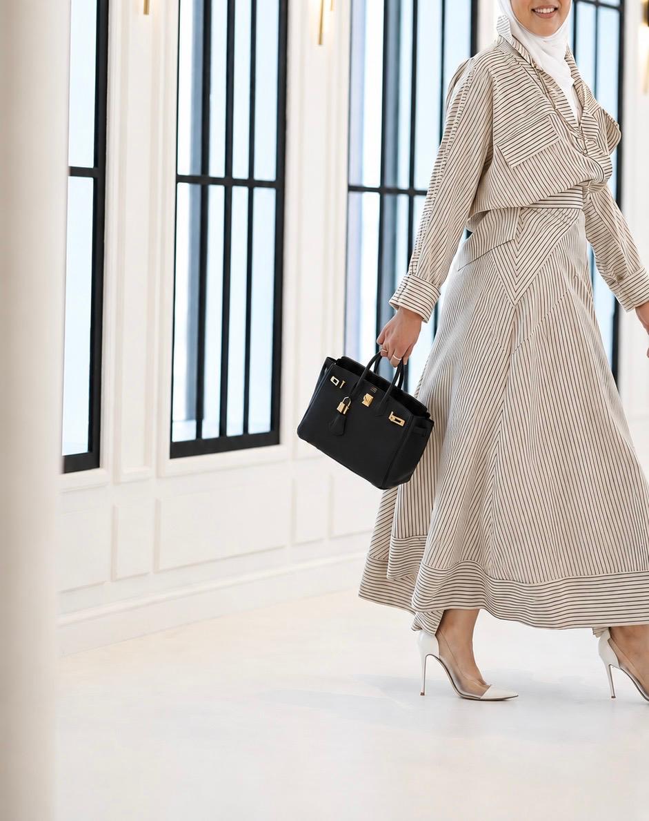 AD 11- Beige and black