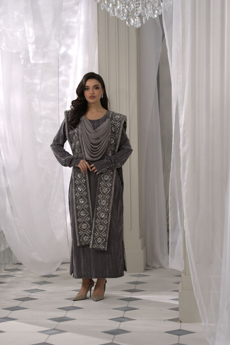 Draped Majesty - Gray